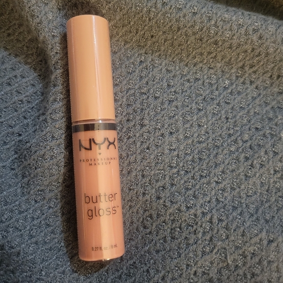 Makeup - Picture 2 of 11